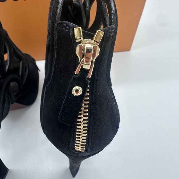 Louis Vuitton Suade Pumps Heels Black Size 38 LV 8 US 100% Authentic! - Picture 4 of 7